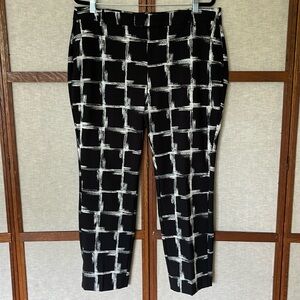 Elle Collection Black and White Check Geometric Windowpane Pattern Crop
